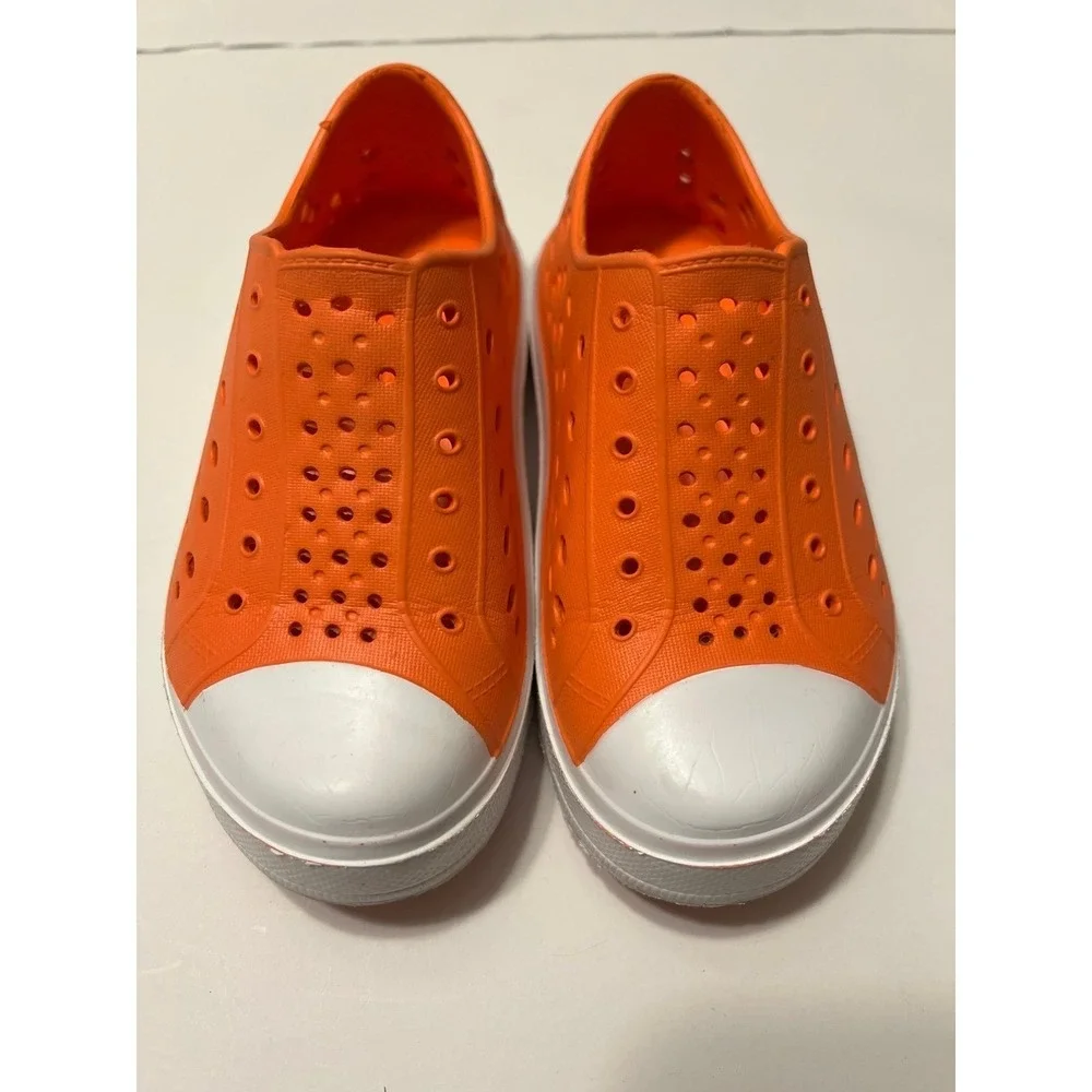 Kids size 9/10 shoes (s-149)